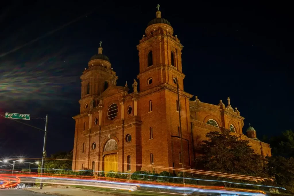 Basilica of St. Lawrence at night